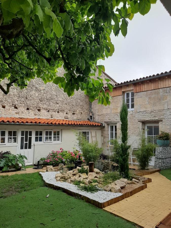 Apartamento Le Petit Bois Niort Exterior foto